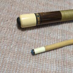 中古のビリヤードキューの画像