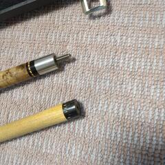 中古のビリヤードキューの画像