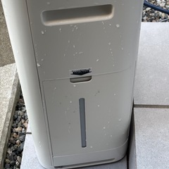 SHARP シャープ 加湿空気清浄機 プラズマクラスター KI-HS50-W 2017年製 現状品
の画像