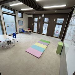 【保育士】土曜日・祝の日当2000円！オフィスネイル＆髪色自由の児童発達支援施設♪の画像