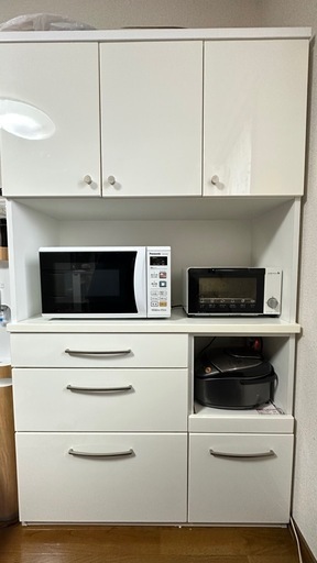 食器棚（レンジ等置けます）【取り引き中】
