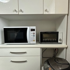 食器棚（レンジ等置けます）【取り引き中】
の画像