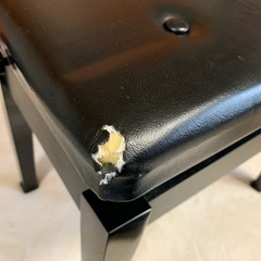 高さを変えられるピアノ用の椅子 座面の状態が悪いですの画像