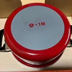 真っ赤なホーロー鍋18センチの画像