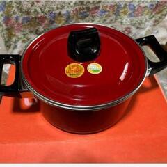 真っ赤なホーロー鍋18センチの画像