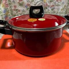 真っ赤なホーロー鍋18センチの画像
