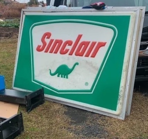 シンクレアガソリンスタンド看板
