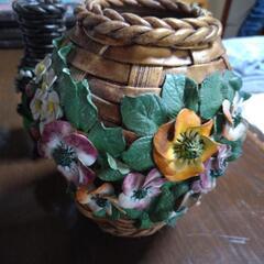 陶器の花瓶の画像