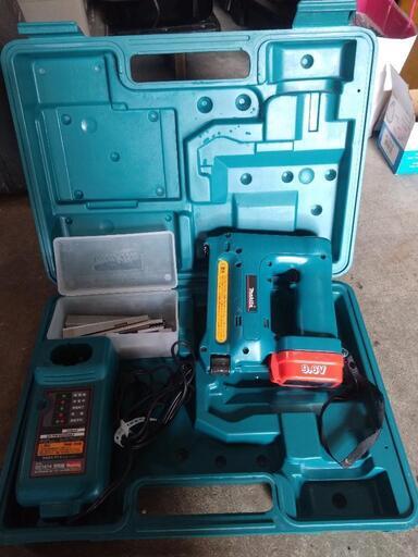 マキタmakita電池タッカT422D　コードレスタッカ