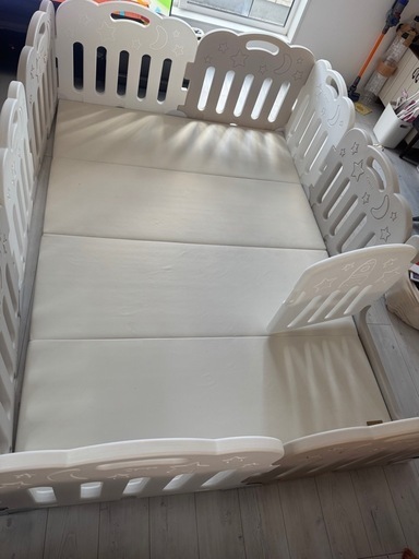 一年使用　ベビーサークル　caraz ※マットは付きません