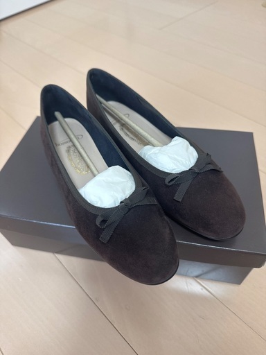 ホッソリーナ　スウェードパンプス　23センチ