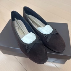 ホッソリーナ　スウェードパンプス　23センチ