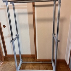 ハンガーラックの画像