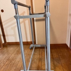 ハンガーラックの画像