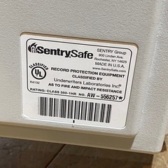 お得 SENTRY セントリー ダイヤル式 耐火金庫 W5460 A4ファイル 縦収納 56.6Lの画像
