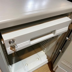 お得 SENTRY セントリー ダイヤル式 耐火金庫 W5460 A4ファイル 縦収納 56.6Lの画像