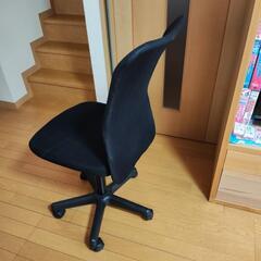 【値下げしました】シンプルなチェアの画像