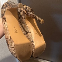 ダイアナ　パンプス　サンダル　パイソン　ヘビ柄の画像