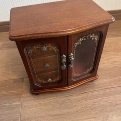 レトロなアクセサリーケース