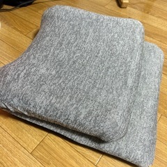 グレー座椅子の画像