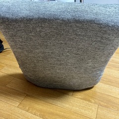 グレー座椅子の画像
