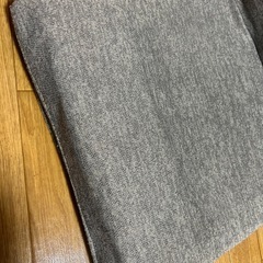 グレー座椅子の画像