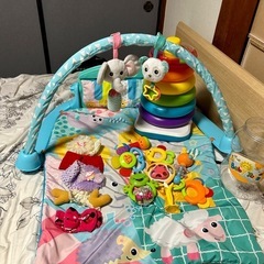 ベビージム　プレイマット　おもちゃ多数付の画像