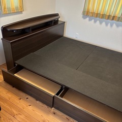 ベットフレーム　クイーンサイズの画像