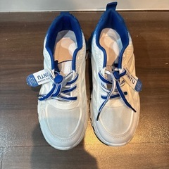 【新品未使用】21.5センチ　キッズスニーカー　子供　靴の画像
