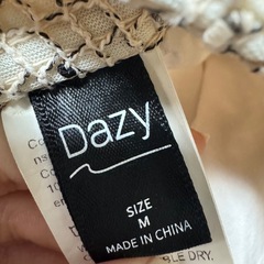 SHEIN(DAZY)スカート(ホワイト、Mサイズ)の画像