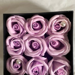 箱入り薔薇のアーティシャルフラワーの画像