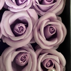 箱入り薔薇のアーティシャルフラワーの画像