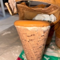 フリンジデザイン サンダル コルクヒールの画像
