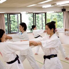横浜で習える！★気功の源流「気の導引術(呼吸法とツボの刺激)」★護身術にもなる健康武術「道家動功術」女性・子供・大人におすすめの習い事【気のトレーニング 道家道学院】の画像