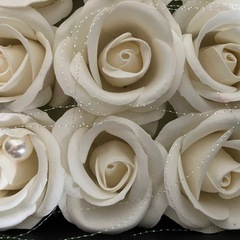 箱入り薔薇のアーティシャルフラワーの画像