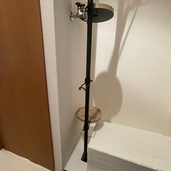 突っ張りラック　ブラックの画像