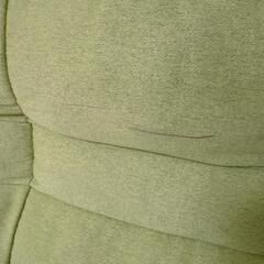 3人がけソファ（黄緑・使用感あり）の画像