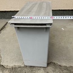 無料　ゴミ箱　汚れ有りますの画像