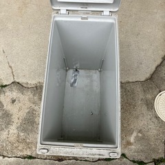 無料　ゴミ箱　汚れ有りますの画像