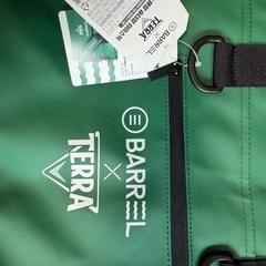 BARREL x TERRA 防水クーラーバッグ 韓国限定新品　中型の画像
