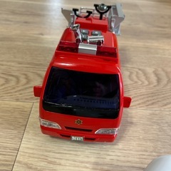 消防車と飛行機の画像