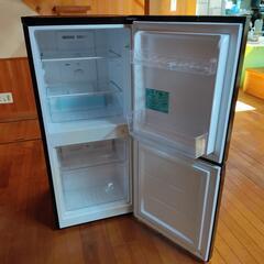 Haier 小型冷蔵庫 黒 2023年ブラック 121L 霜取不要 耐熱天板一人暮し 美品の画像