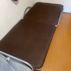折りたたみ式ベッド