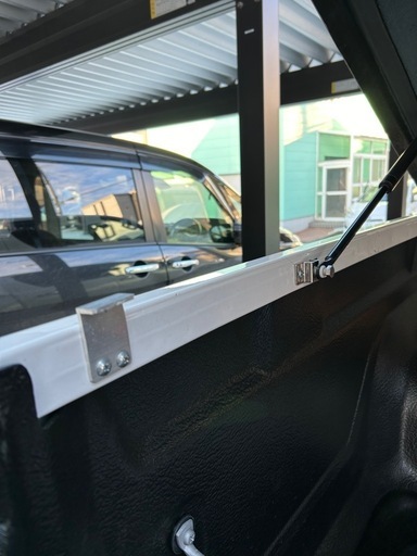 GUN125ハイラックス　トノカバー　ホワイト