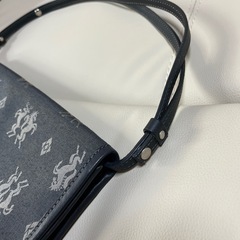 ショルダーバックグレーの画像