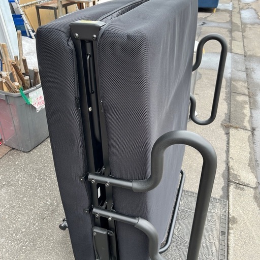 今日だけ激安　折りたたみベッド　マット厚め