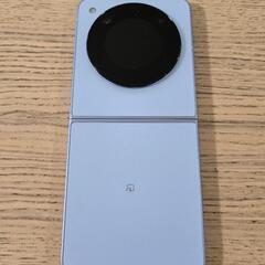 折りたたみスマホ libero flipの画像