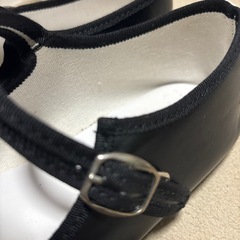 バレーシューズ　ストラップの画像