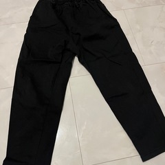130黒パンツ