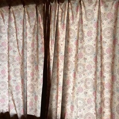 8/5まで　お花　レース柄　カーテン　ベージュ　ピンクの画像